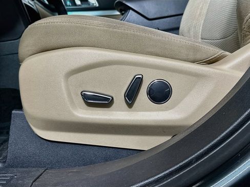 Used 2016 Ford Explorer XLT FWD image 22