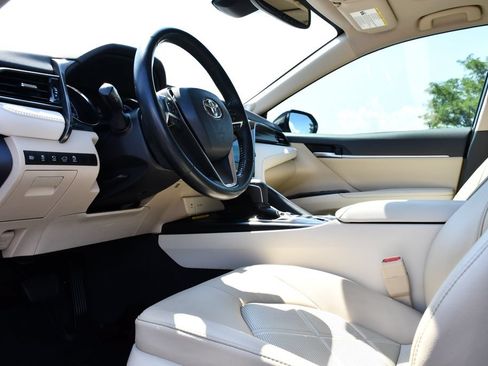 Used 2019 Toyota Camry XLE FWD image 17