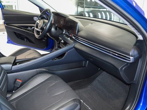 Used 2021 Hyundai Elantra Limited FWD image 7