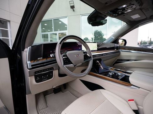 Used 2025 Cadillac Escalade Sport Platinum AWD/4WD image 30