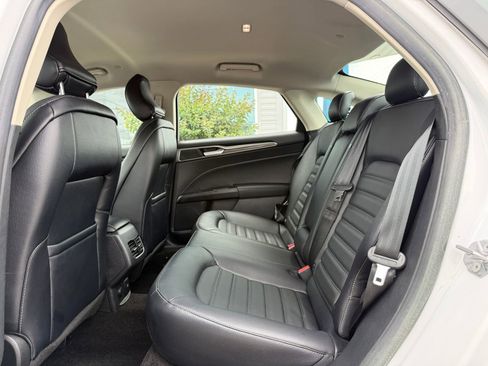 Used 2018 Ford Fusion SE w/ Equipment Group 602A FWD image 16