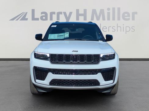 New 2026 Jeep Grand Cherokee L Summit w/ Obsidian Package AWD/4WD image 8