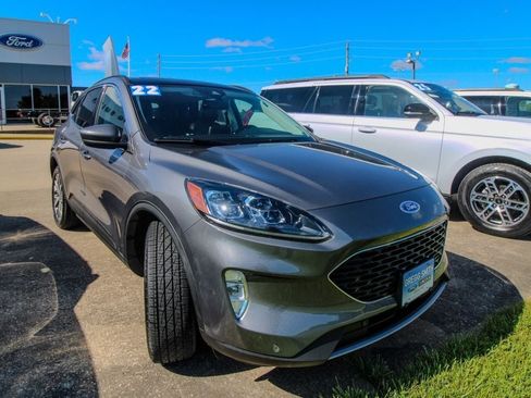 Used 2022 Ford Escape Titanium w/ Class II Trailer Tow Package AWD/4WD image 2