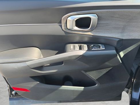 Used 2021 Kia Sorento EX w/ Panoramic Sunroof Package image 27