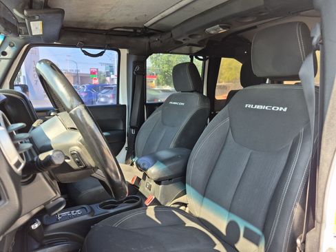 Used 2016 Jeep Wrangler Unlimited Rubicon w/ Connectivity Group AWD/4WD image 15