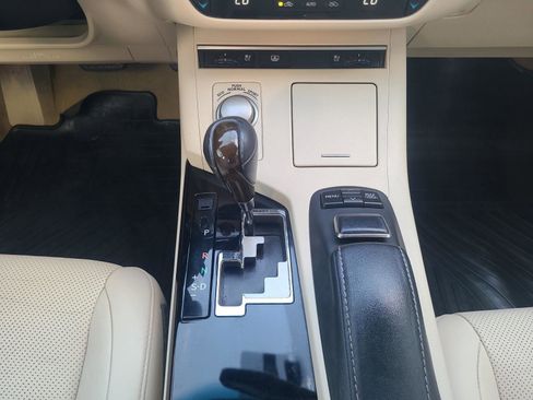 Used 2013 Lexus ES 350 w/ Luxury Pkg FWD image 16