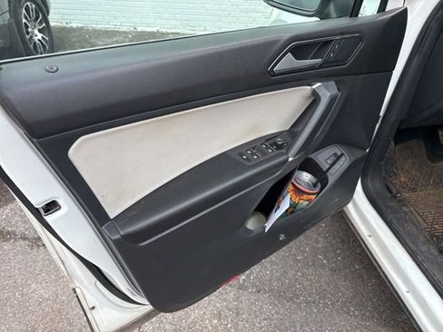 Used 2018 Volkswagen Tiguan SEL image 18