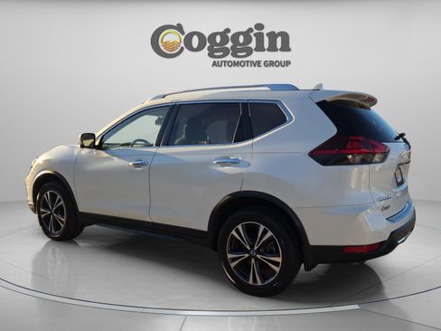 Used 2020 Nissan Rogue SV w/ Premium Package image 3