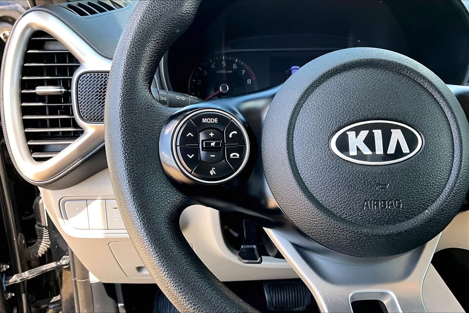 Used 2020 Kia Soul LX FWD image 24