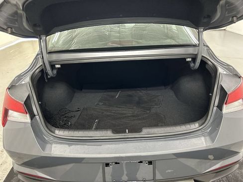 Used 2023 Hyundai Elantra SE FWD image 21