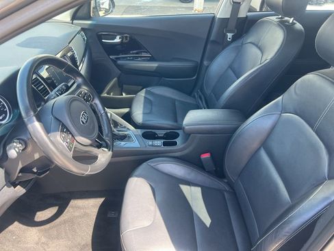 Used 2018 Kia Niro EX w/ EX Premium Package image 4