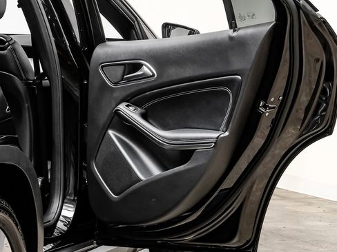 Used 2016 Mercedes-Benz GLA 250 image 35