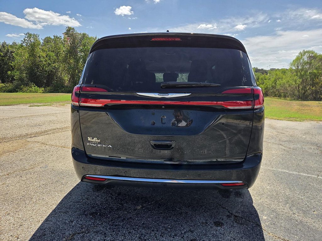 Used 2022 Chrysler Pacifica Touring-L w/ Uconnect Theater Family Group FWD image 7