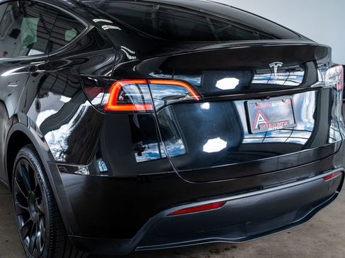 Used 2025 Tesla Model Y Long Range image 21