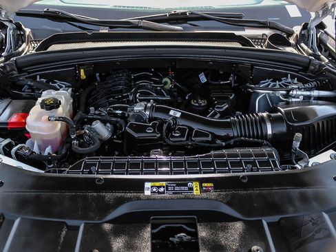 Used 2024 Jeep Grand Cherokee L Laredo image 27