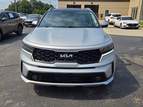 Used 2022 Kia Sorento SX Prestige w/ Panoramic Sunroof Package AWD/4WD image 2