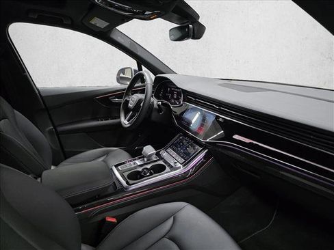 Certified 2025 Audi Q7 3.0T Premium Plus image 12
