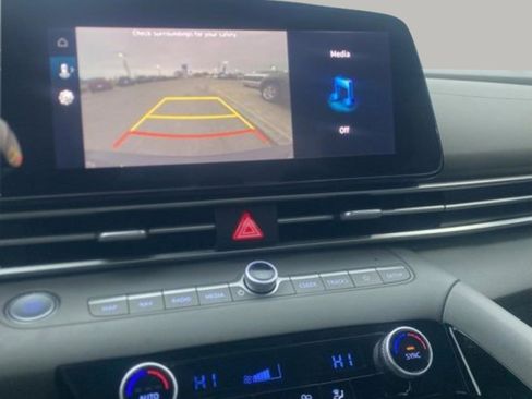 Used 2023 Hyundai Elantra SEL w/ Convenience Package image 23