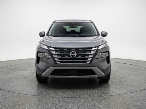 Used 2025 Nissan Rogue SV image 2