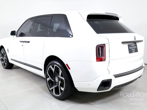 Used 2025 Rolls-Royce Cullinan Black Badge AWD/4WD image 8