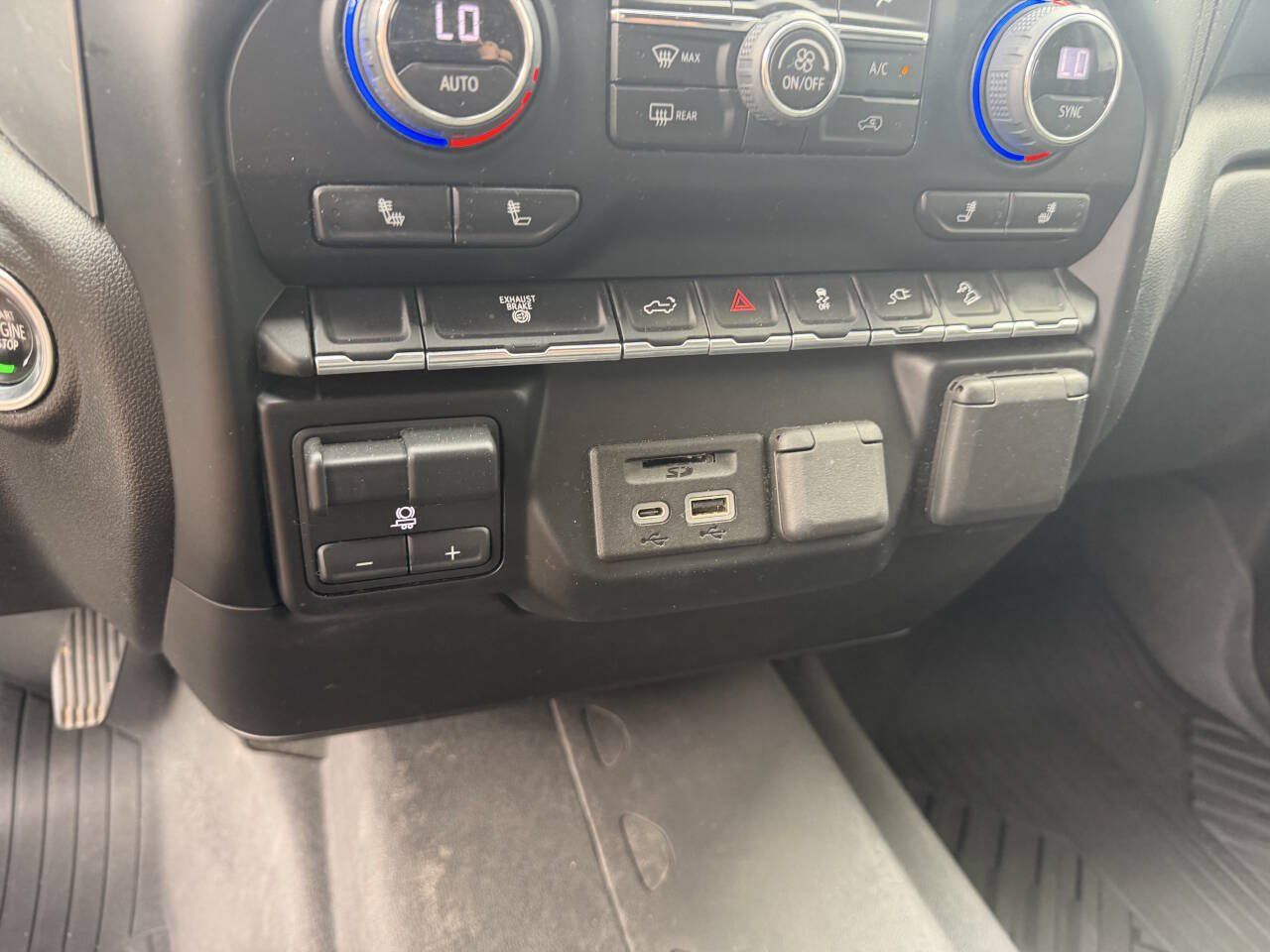 Used 2023 Chevrolet Silverado 2500 LTZ AWD/4WD image 9