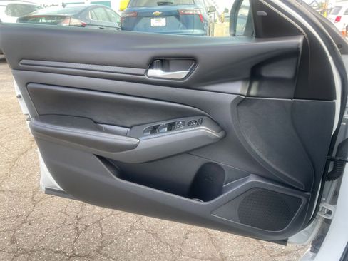 Used 2025 Nissan Altima 2.5 SV image 18