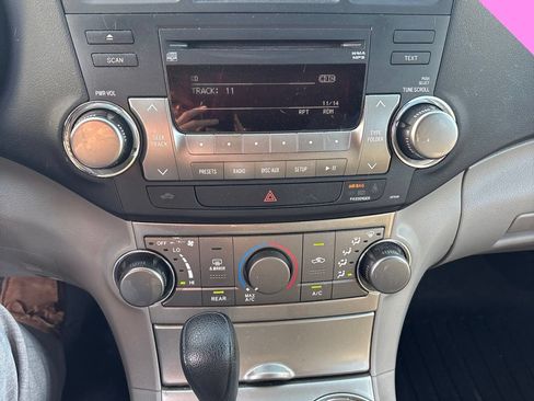 Used 2012 Toyota Highlander 4WD w/ Tech Pkg image 12