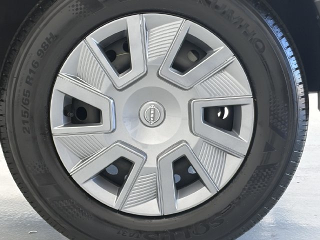 Used 2025 Nissan Kicks S FWD image 11