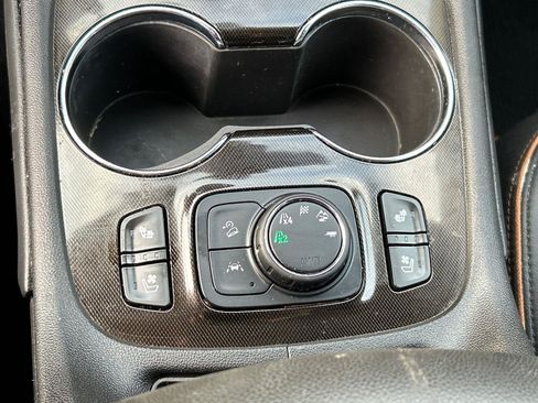 Used 2022 GMC Acadia AT4 w/ Technology Package AWD/4WD image 27