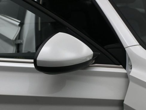 Used 2023 Volkswagen Jetta SE w/ Panoramic Sunroof Package FWD image 16