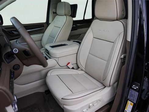 Used 2023 GMC Yukon Denali w/ Advanced Technology Package image 10