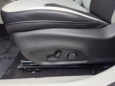 Used 2019 Jeep Compass Latitude w/ Popular Equipment Group FWD image 10