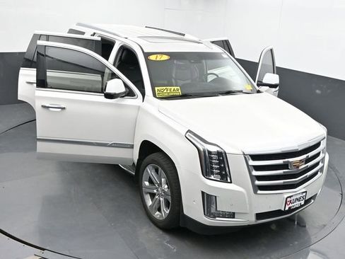 Used 2017 Cadillac Escalade Luxury AWD/4WD image 40