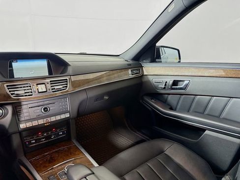 Used 2016 Mercedes-Benz E 400 4MATIC Sedan image 27