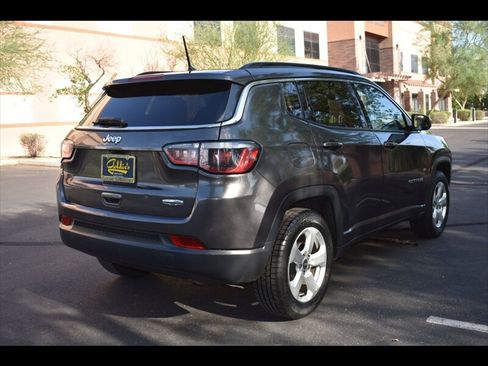 Used 2018 Jeep Compass Latitude FWD image 7