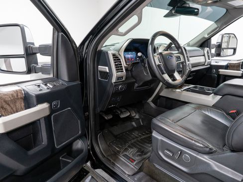 Used 2017 Ford F250 Lariat w/ Lariat Ultimate Package AWD/4WD image 13