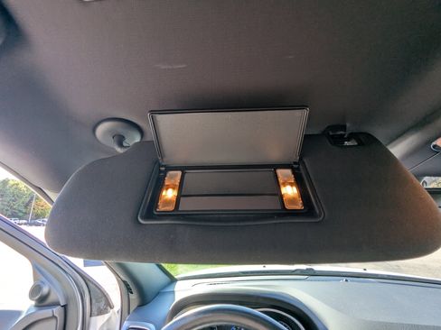 Used 2022 Jeep Grand Cherokee Laredo X image 27