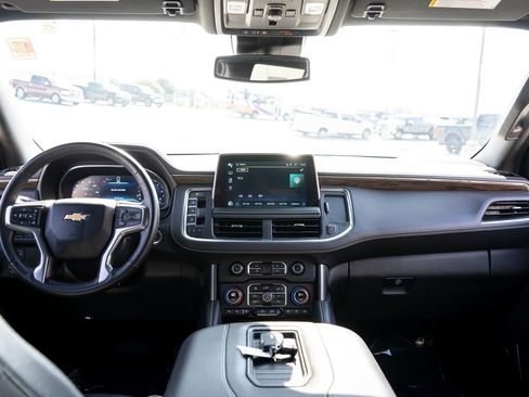 Used 2023 Chevrolet Suburban Premier image 20