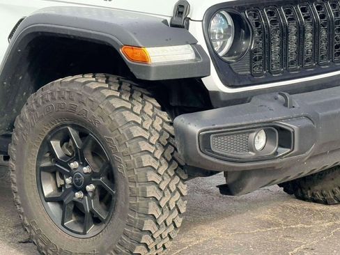 Used 2025 Jeep Wrangler Unlimited Sport AWD/4WD image 5