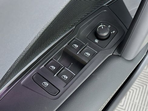 New 2026 Volkswagen Tiguan SE R-Line AWD/4WD image 17
