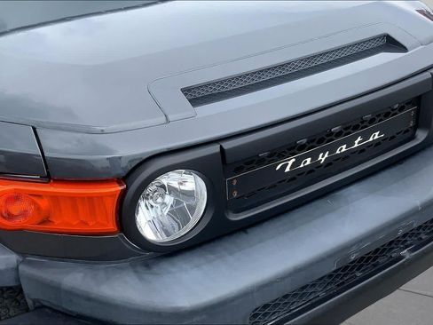 Used 2010 Toyota FJ Cruiser 2WD w/ TRD Sport Pkg image 28