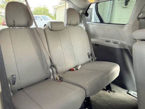 Used 2015 Toyota Sienna XLE Premium FWD image 22