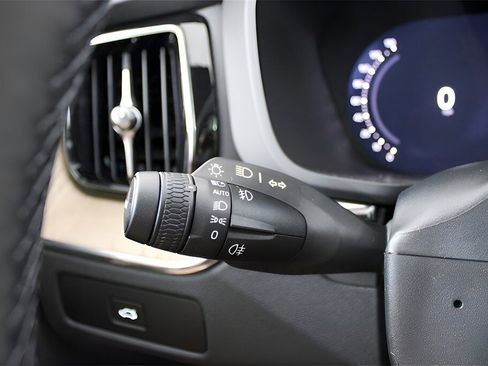 New 2026 Volvo XC90 B5 Ultra w/ Protection Package Premier image 39