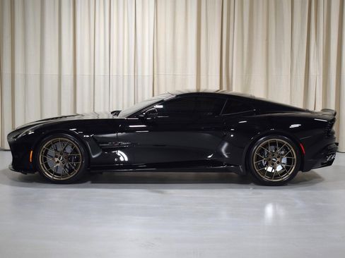 Used 2025 Aston Martin Vanquish image 5