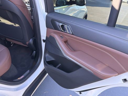 Used 2023 BMW X5 xDrive40i w/ Premium Package image 34