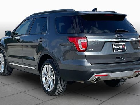 Used 2017 Ford Explorer XLT w/ Equipment Group 202A AWD/4WD image 11