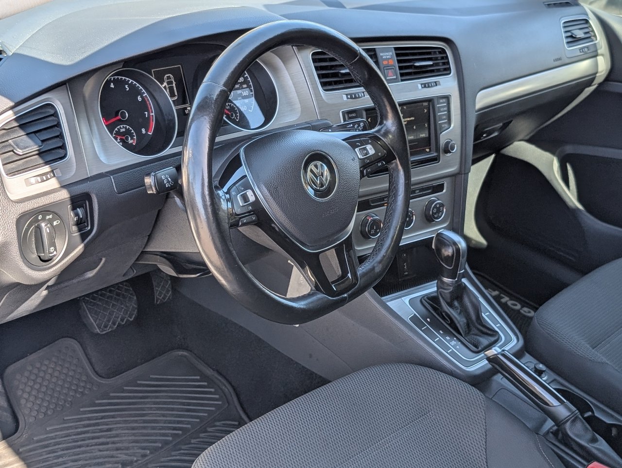 Used 2016 Volkswagen Golf S FWD image 14