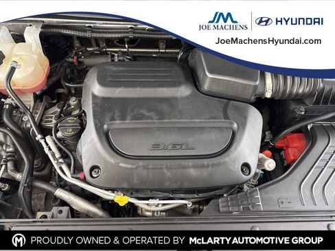 Used 2024 Chrysler Pacifica Touring-L image 19