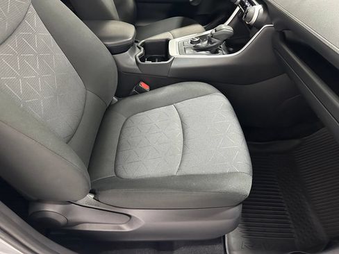 Used 2025 Toyota RAV4 XLE AWD/4WD image 59
