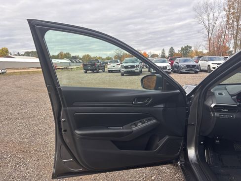 Used 2025 Nissan Altima 2.5 S image 23